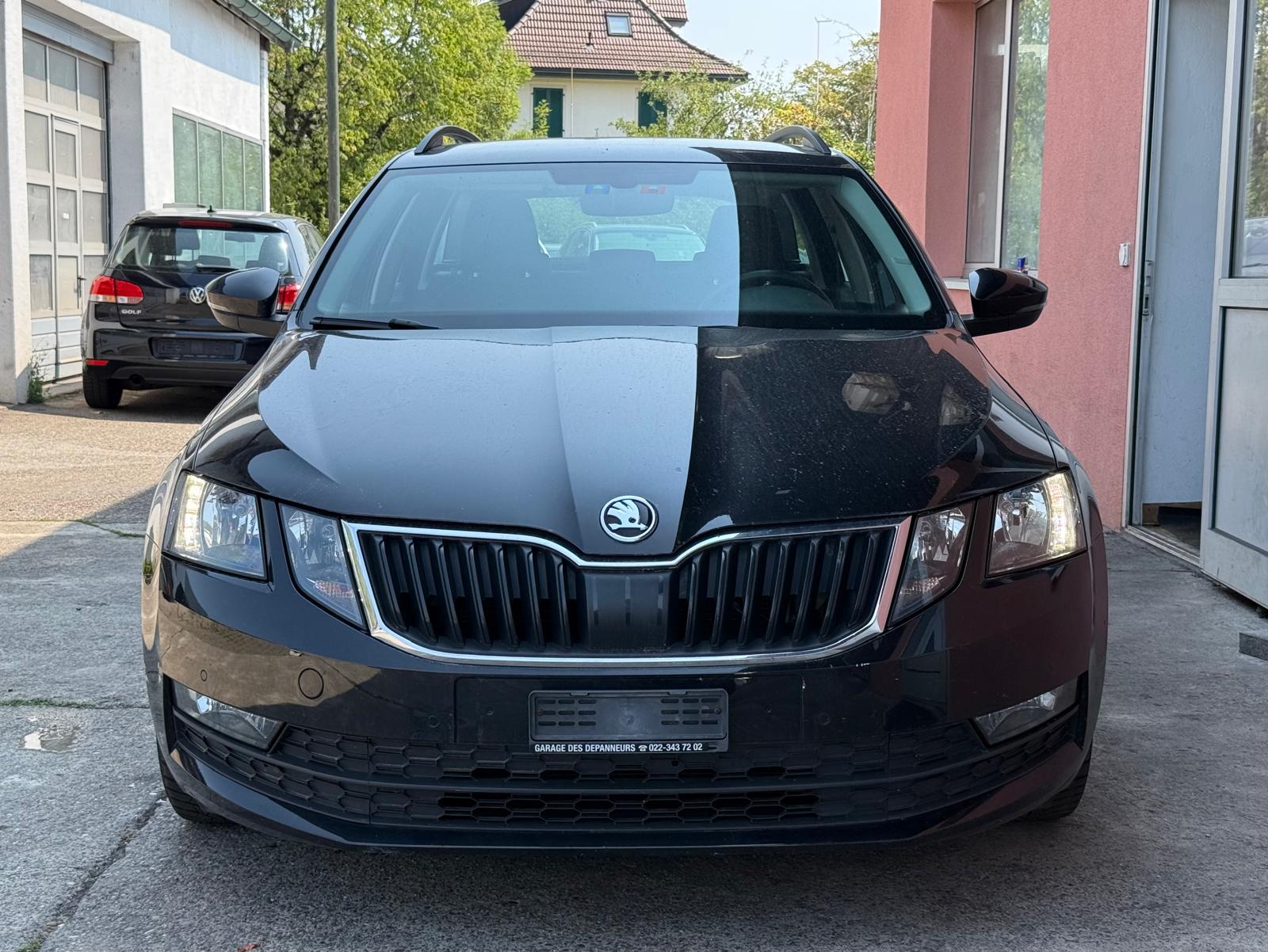 SKODA Octavia Combi 1.6 TDI Ambition DSG-image-1