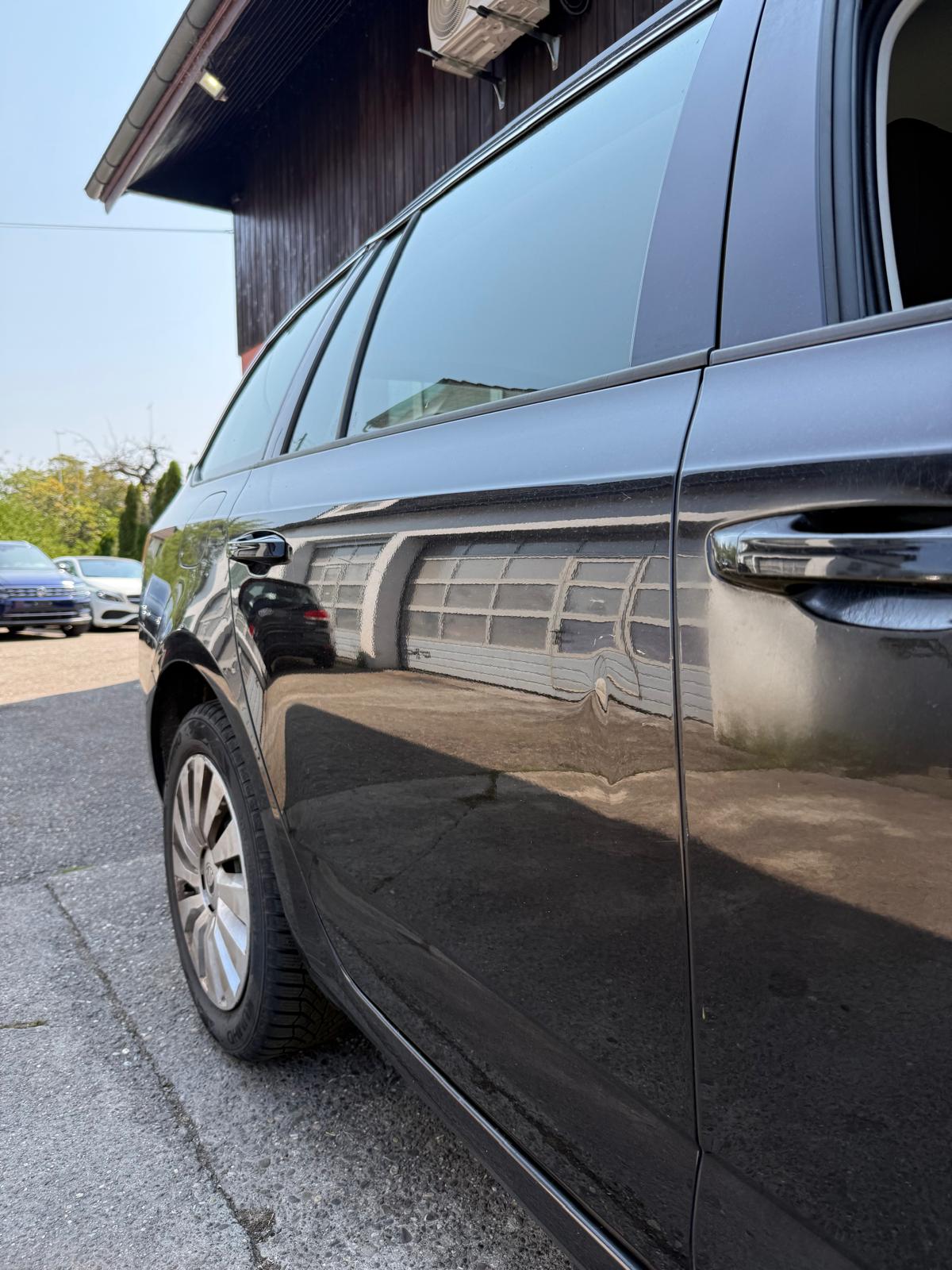 SKODA Octavia Combi 1.6 TDI Ambition DSG-image-15