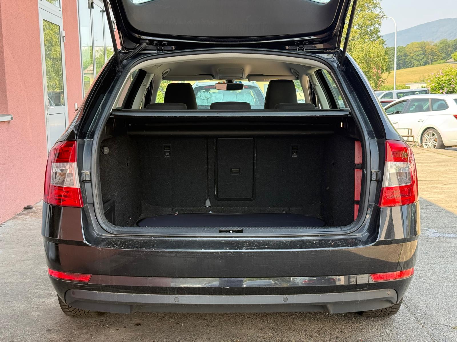 SKODA Octavia Combi 1.6 TDI Ambition DSG-image-5