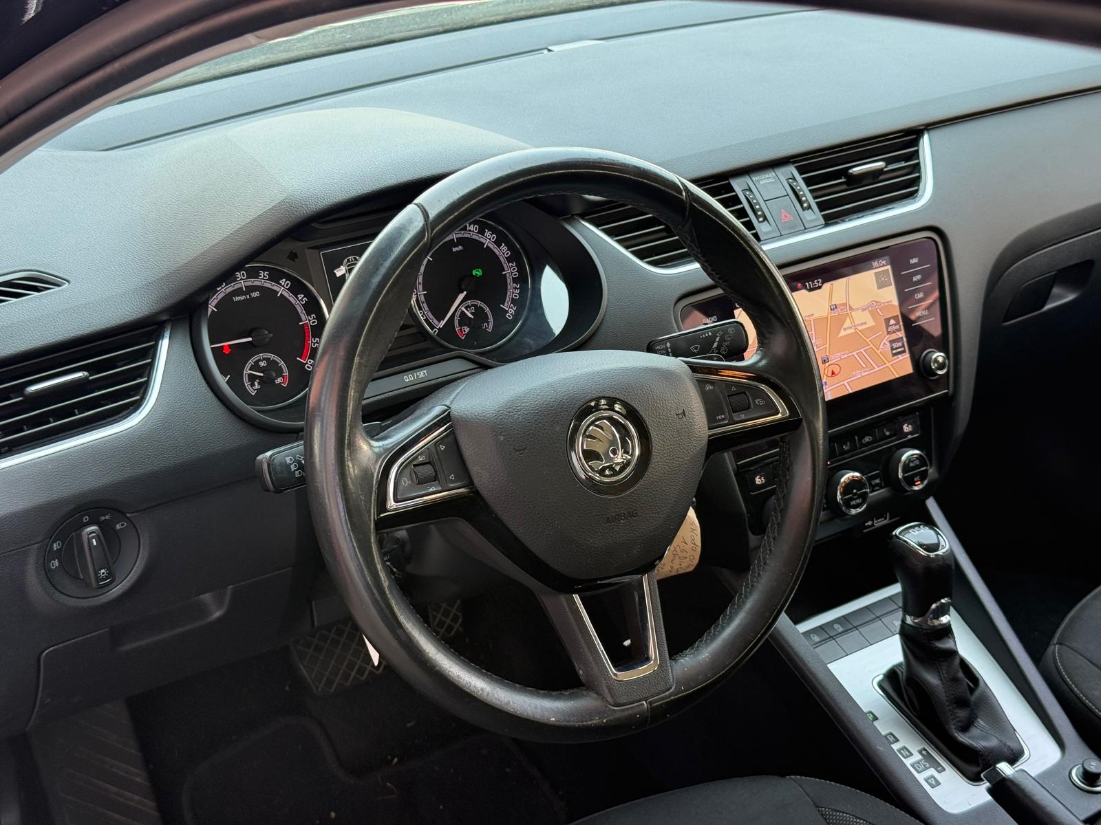 SKODA Octavia Combi 1.6 TDI Ambition DSG-image-10