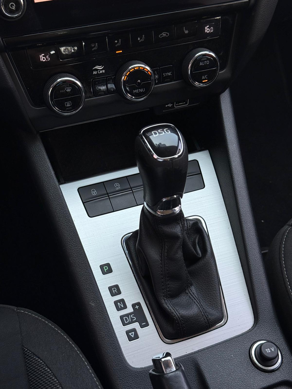 SKODA Octavia Combi 1.6 TDI Ambition DSG-image-14