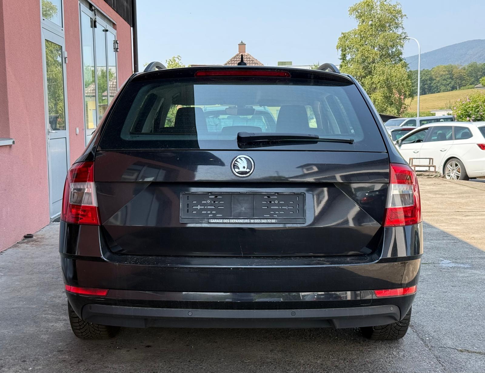 SKODA Octavia Combi 1.6 TDI Ambition DSG-image-4