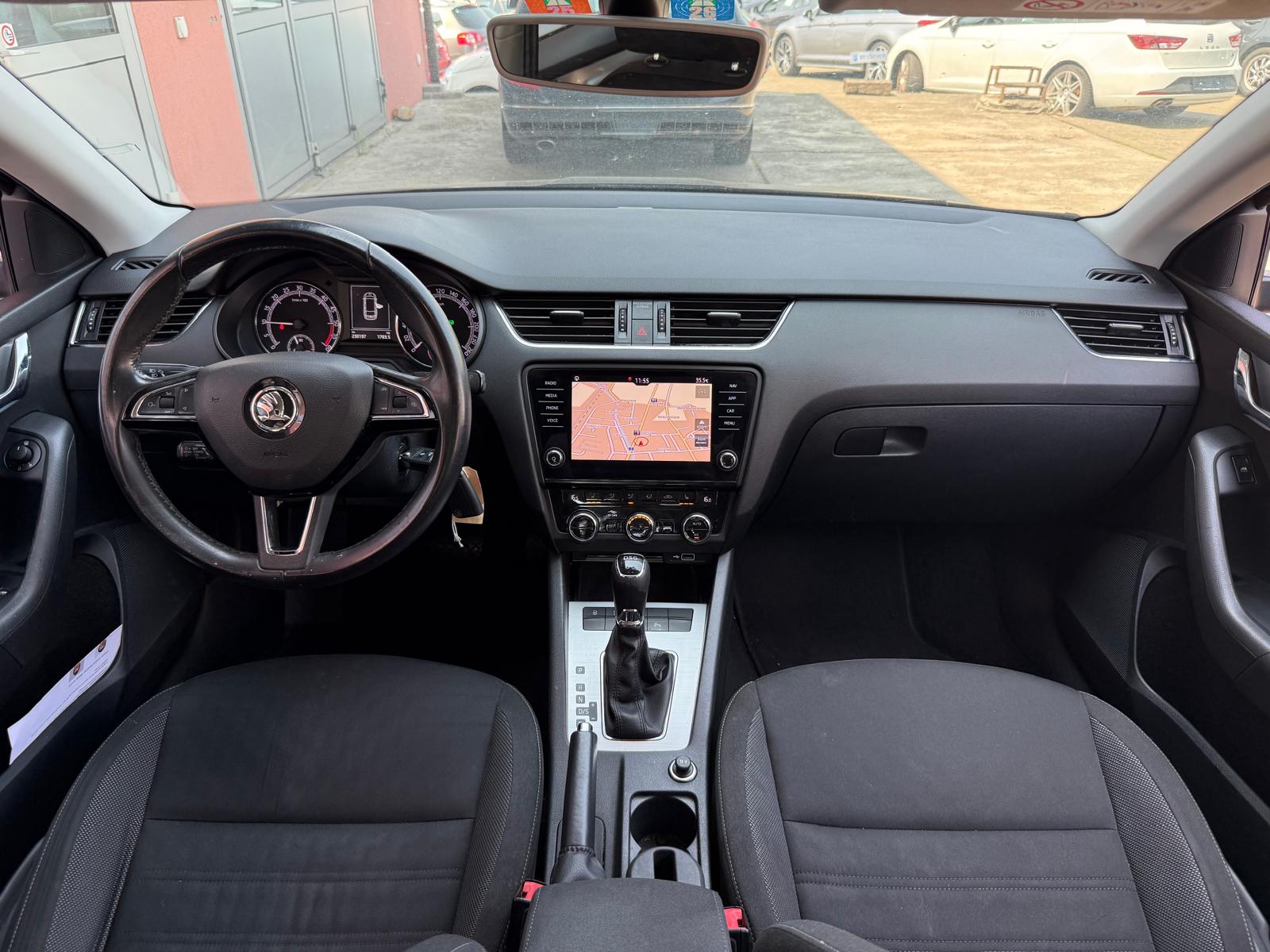 SKODA Octavia Combi 1.6 TDI Ambition DSG-image-6