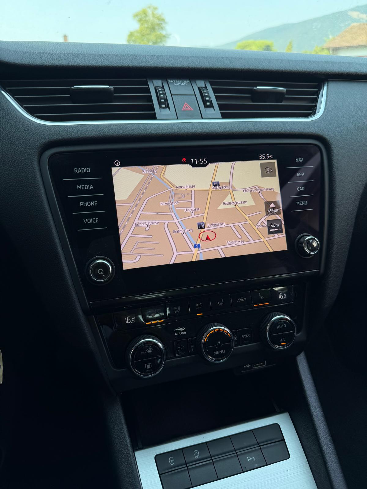 SKODA Octavia Combi 1.6 TDI Ambition DSG-image-13
