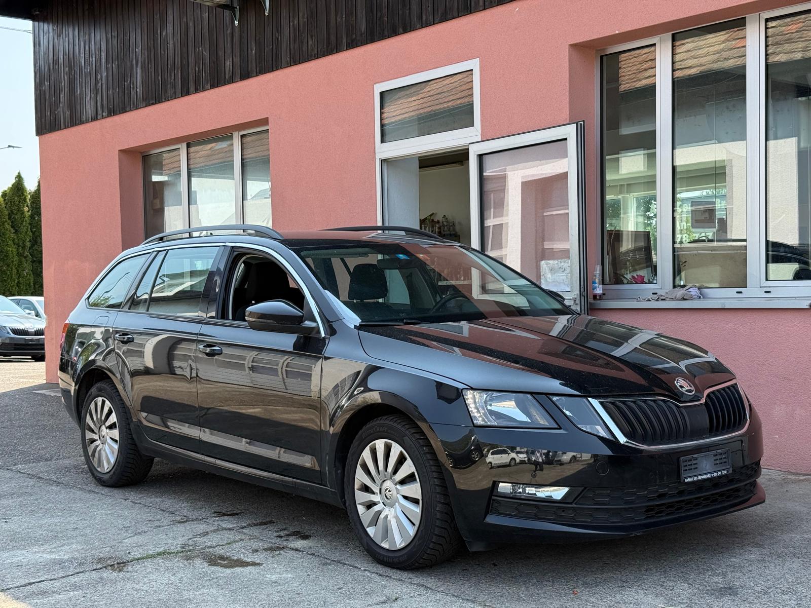 SKODA Octavia Combi 1.6 TDI Ambition DSG-image-0
