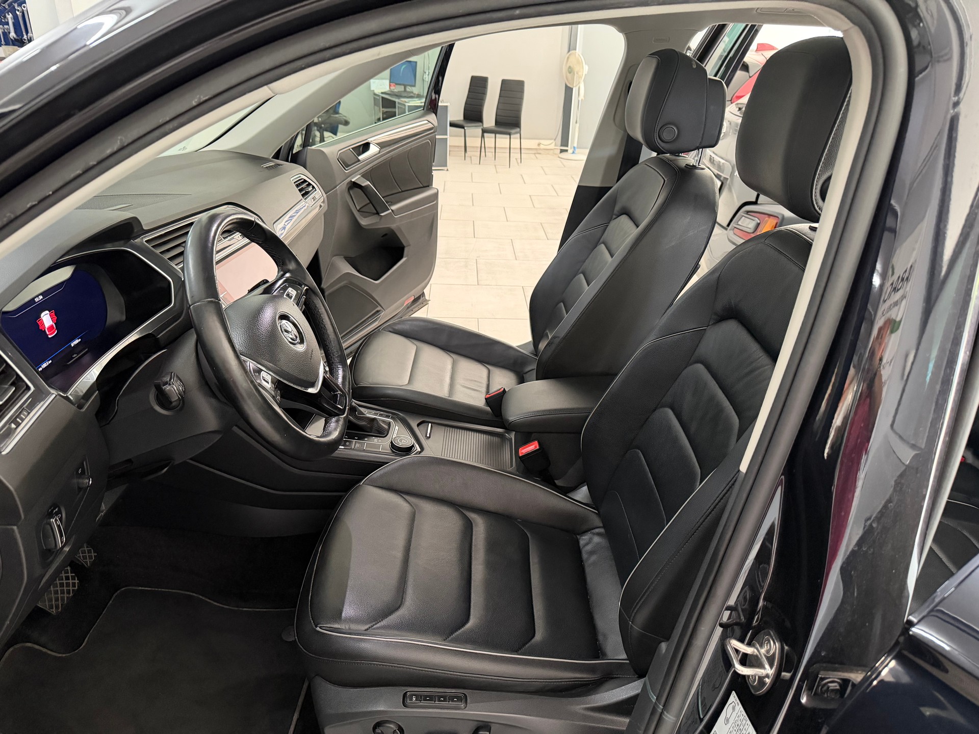 VW Tiguan 2.0TSI Highline 4Motion DSG-image-5
