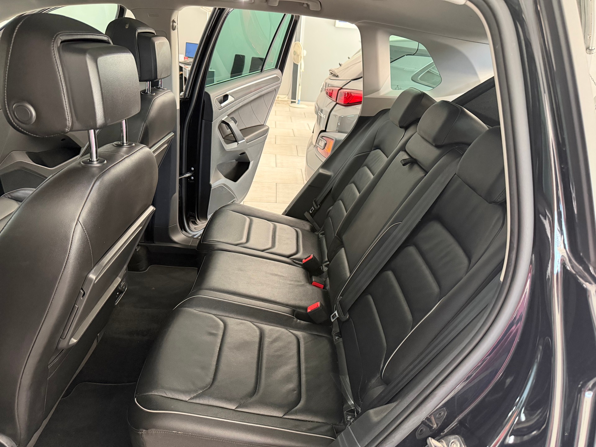 VW Tiguan 2.0TSI Highline 4Motion DSG-image-4