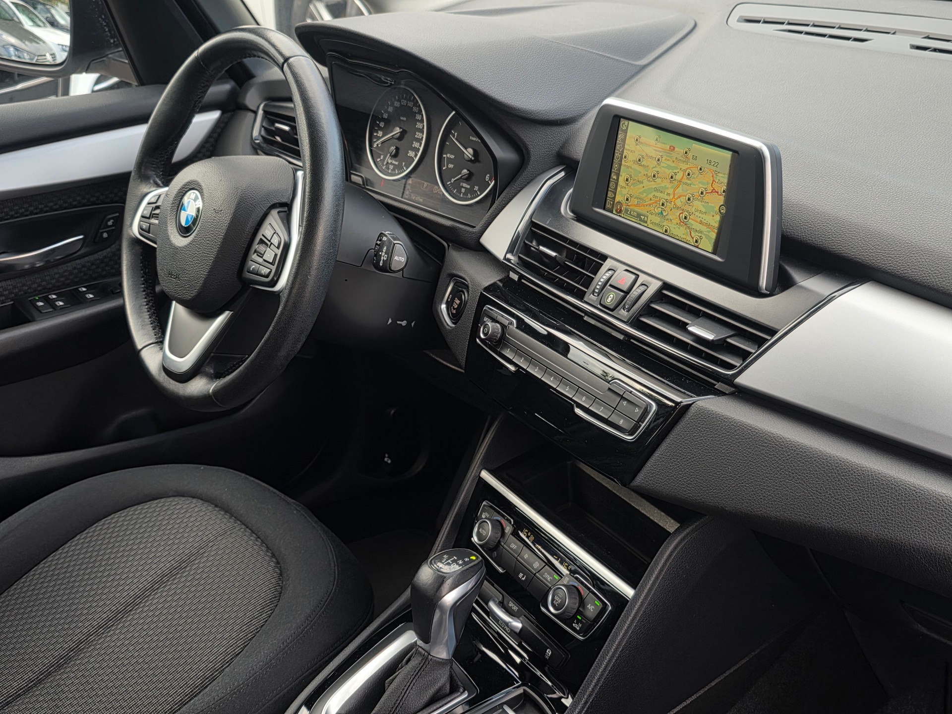 BMW 220d xDrive Active Tourer Steptronic * CH-Fahrzeug * Frisch ab MFK *-image-17