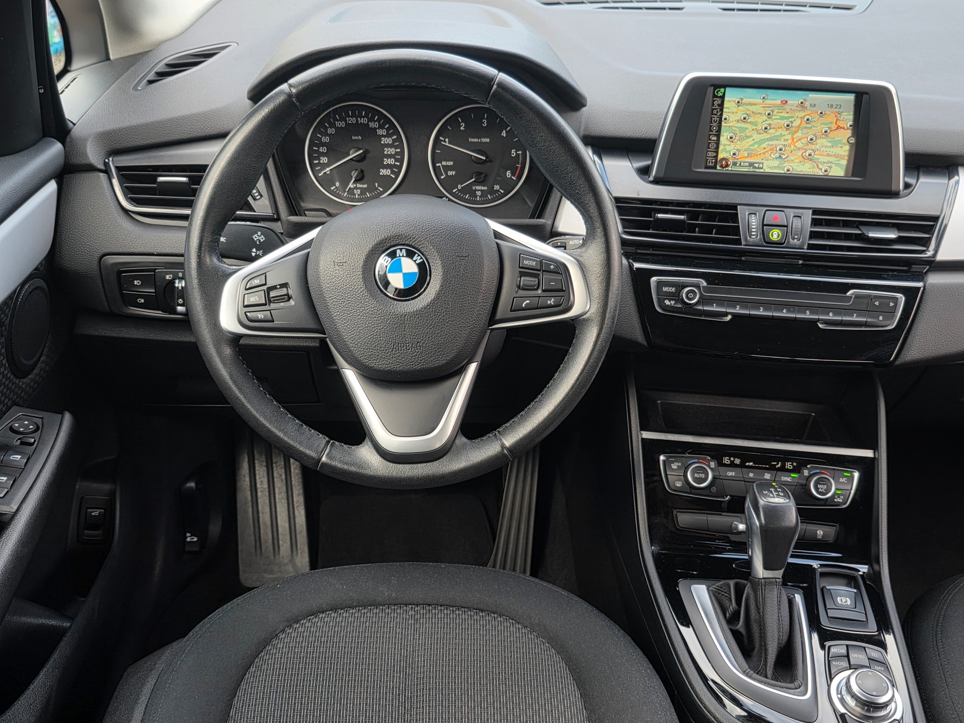 BMW 220d xDrive Active Tourer Steptronic * CH-Fahrzeug * Frisch ab MFK *-image-11