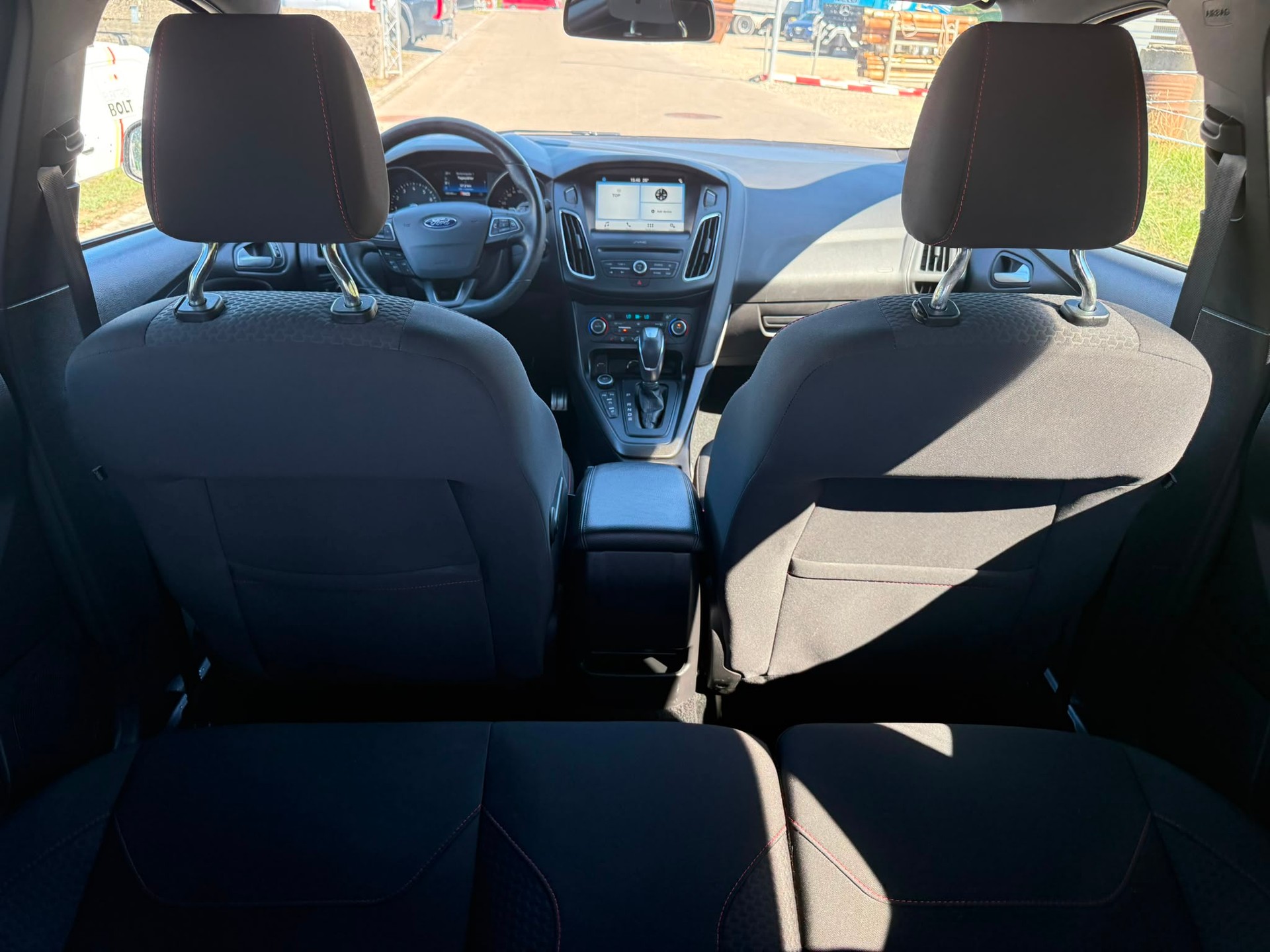 FORD Focus 1.5 SCTi ST Line Automatic-image-9