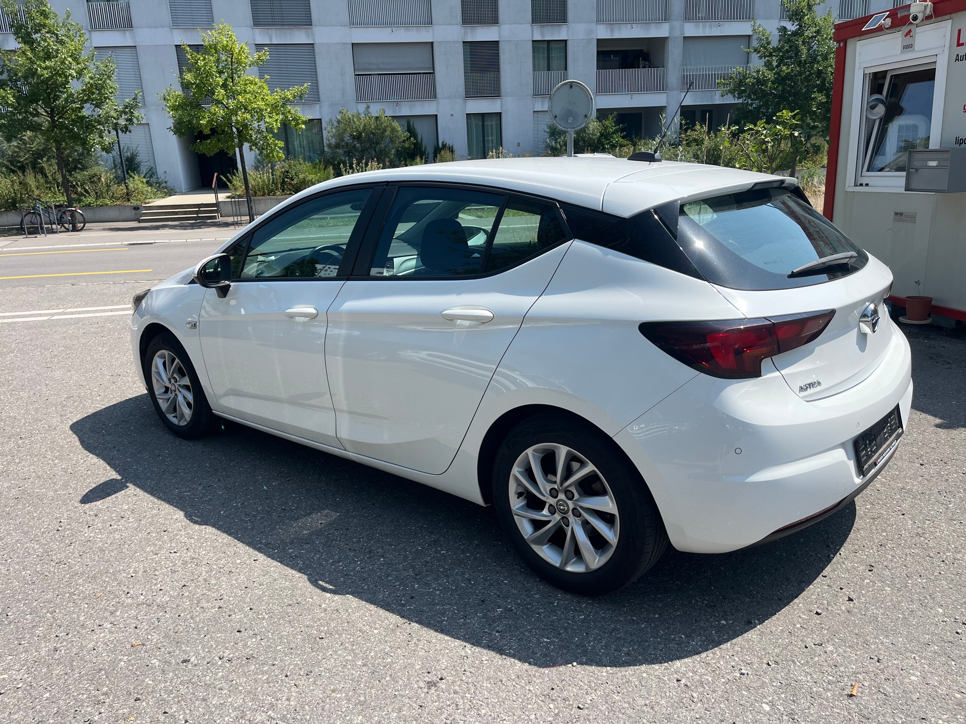 OPEL Astra 1.2i Turbo Elegance-image-2