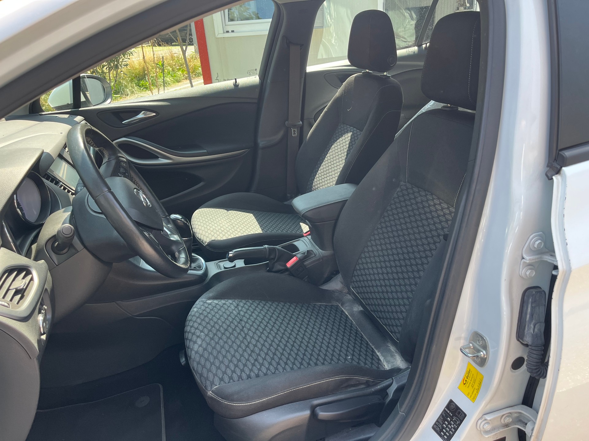 OPEL Astra 1.2i Turbo Elegance-image-9