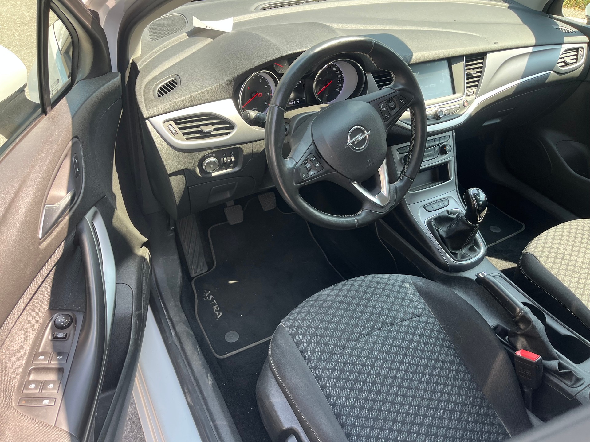 OPEL Astra 1.2i Turbo Elegance-image-8