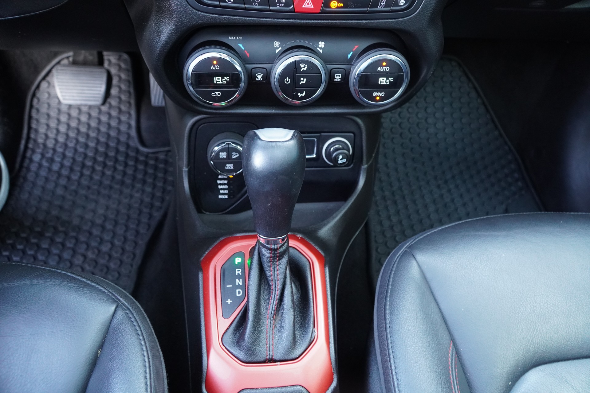 JEEP Renegade 2.0 CRD Trailhawk AWD + Low Range 9ATX-image-19