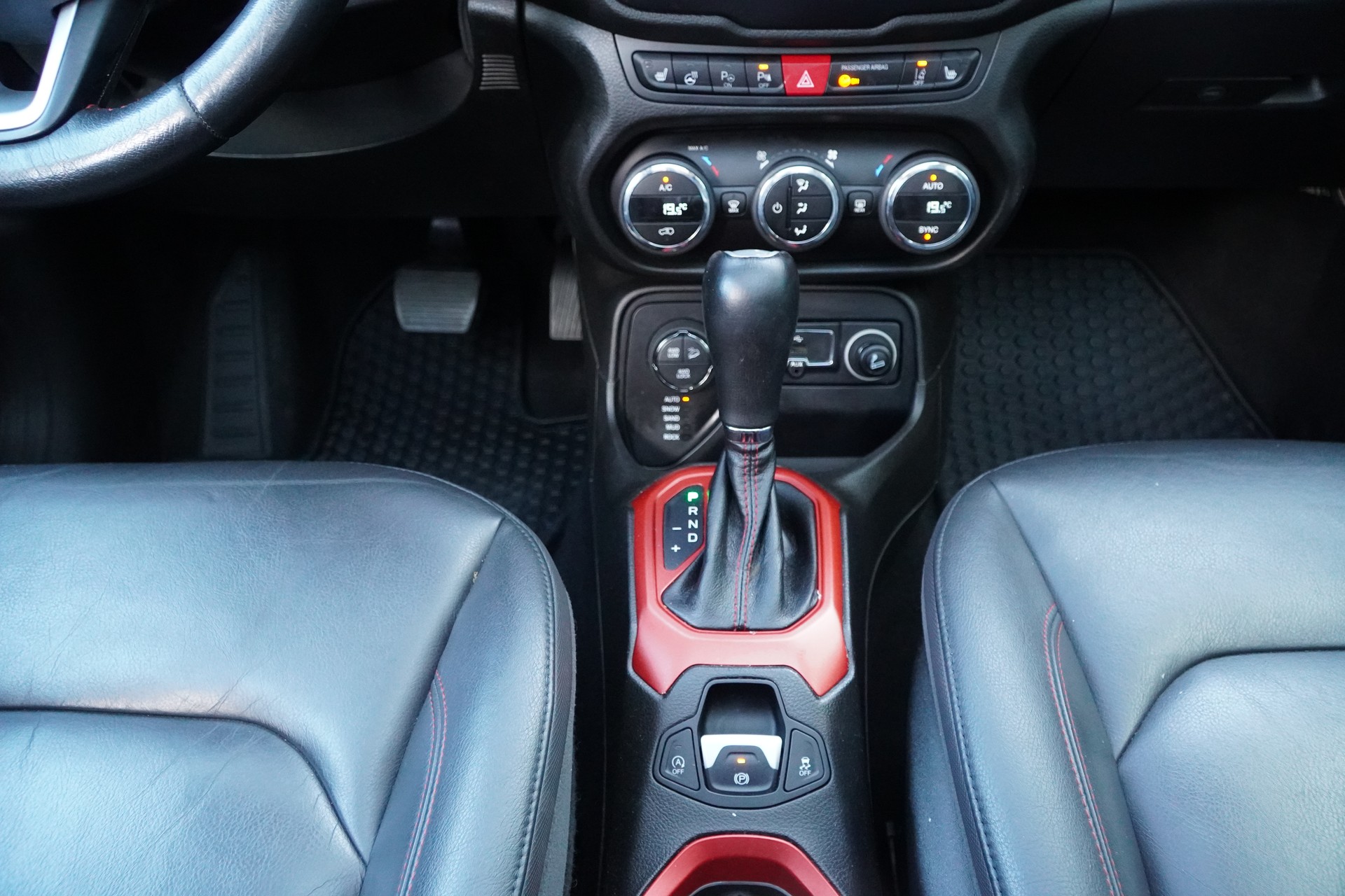 JEEP Renegade 2.0 CRD Trailhawk AWD + Low Range 9ATX-image-24