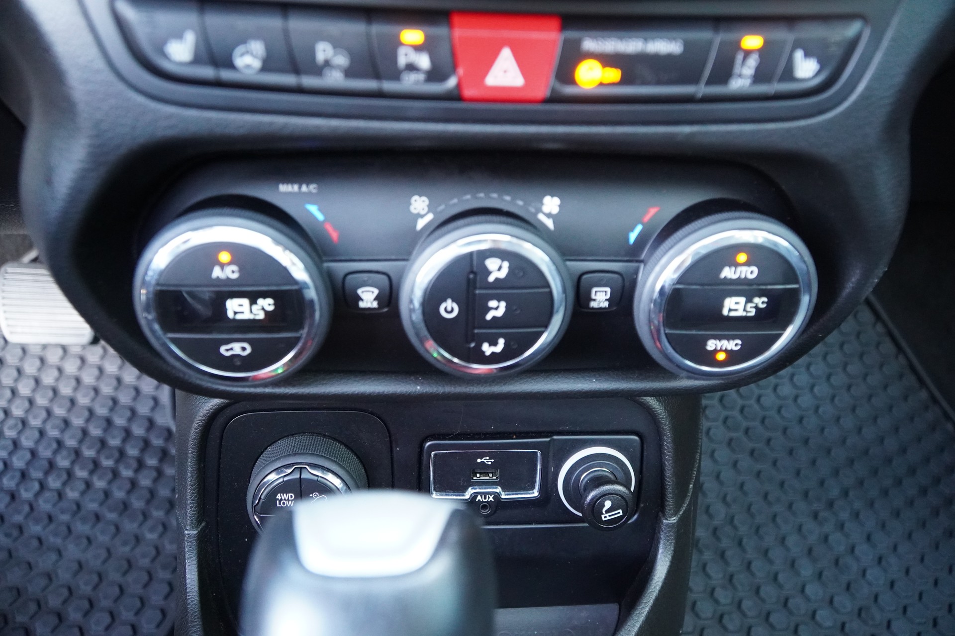 JEEP Renegade 2.0 CRD Trailhawk AWD + Low Range 9ATX-image-20