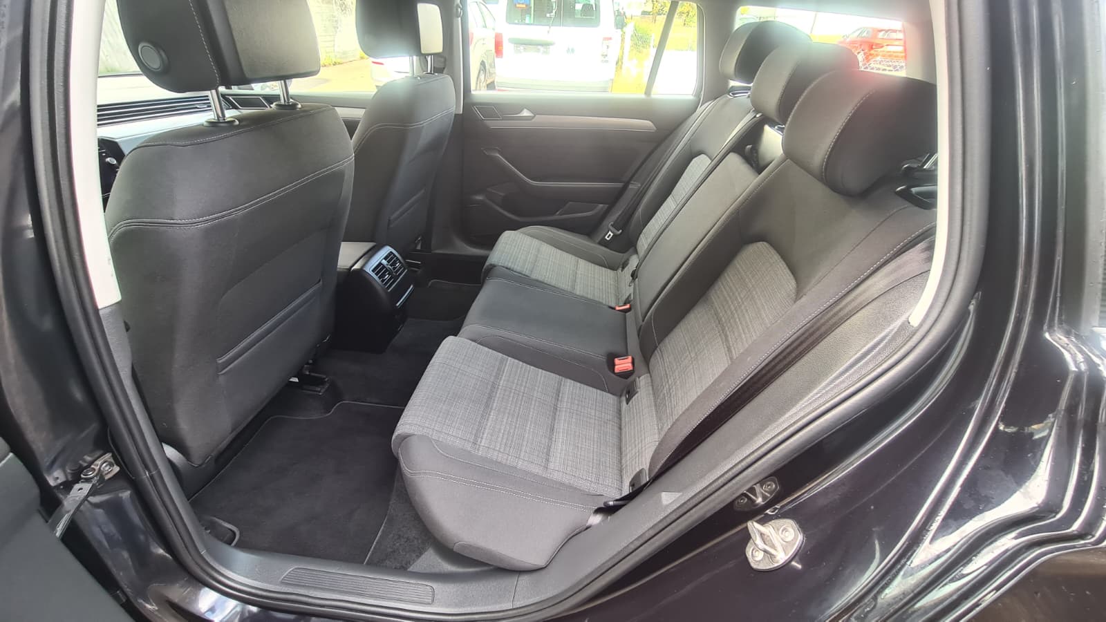 VW Passat Variant 2.0 TDI Business DSG ** Gr-Navi ** Abstandsregelsysteme ** Tempomat ** PDC V+H ** Frisch Ab MFK & Service **-image-18