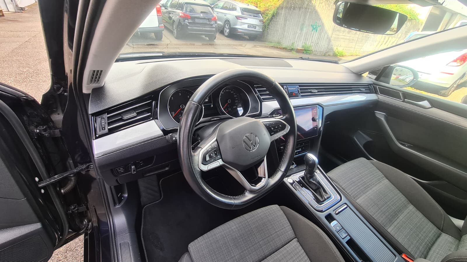 VW Passat Variant 2.0 TDI Business DSG ** Gr-Navi ** Abstandsregelsysteme ** Tempomat ** PDC V+H ** Frisch Ab MFK & Service **-image-16