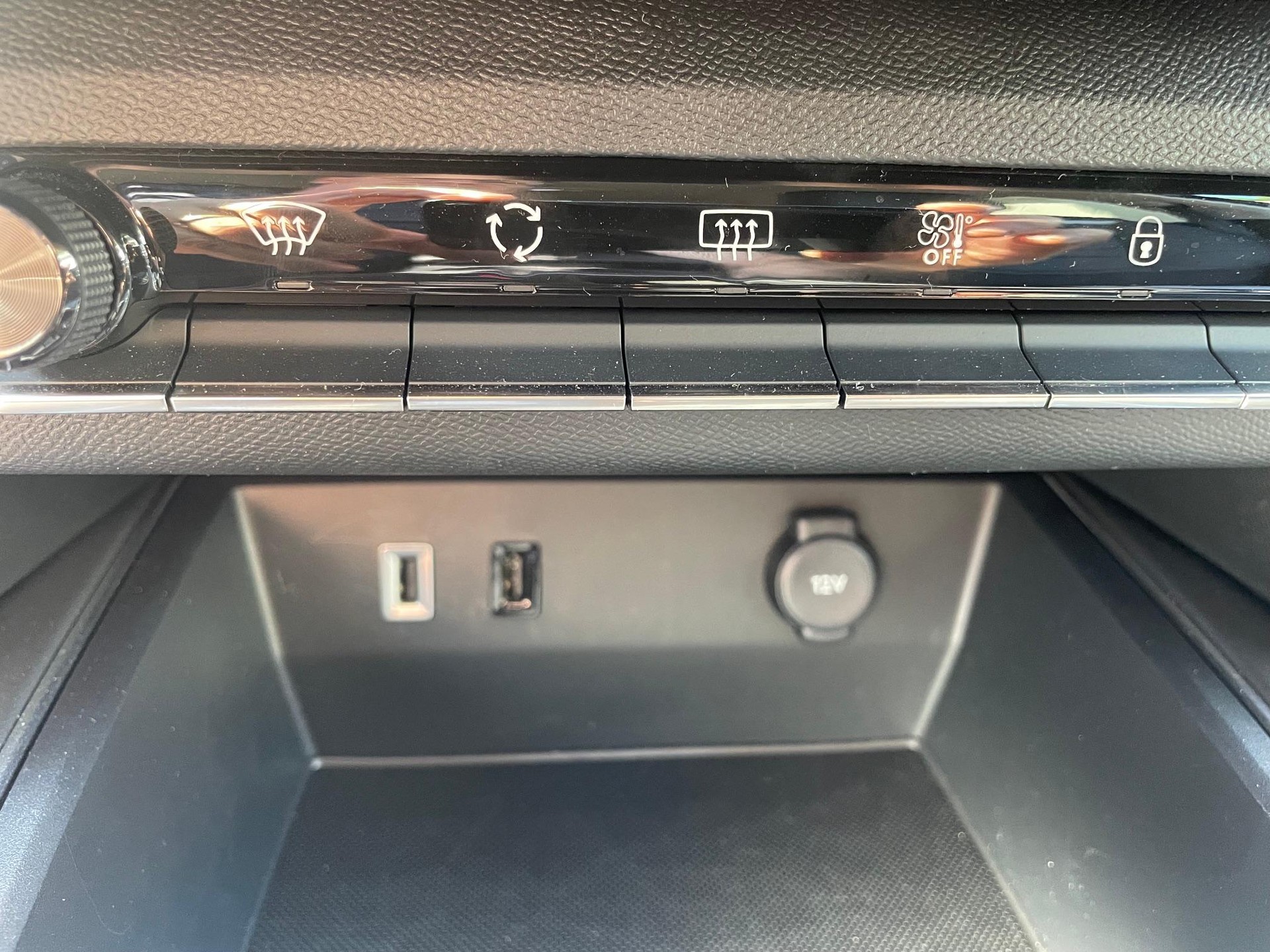 CITROEN C5 Aircross 1.6 Plug-in Hybrid Swiss Edition-image-10