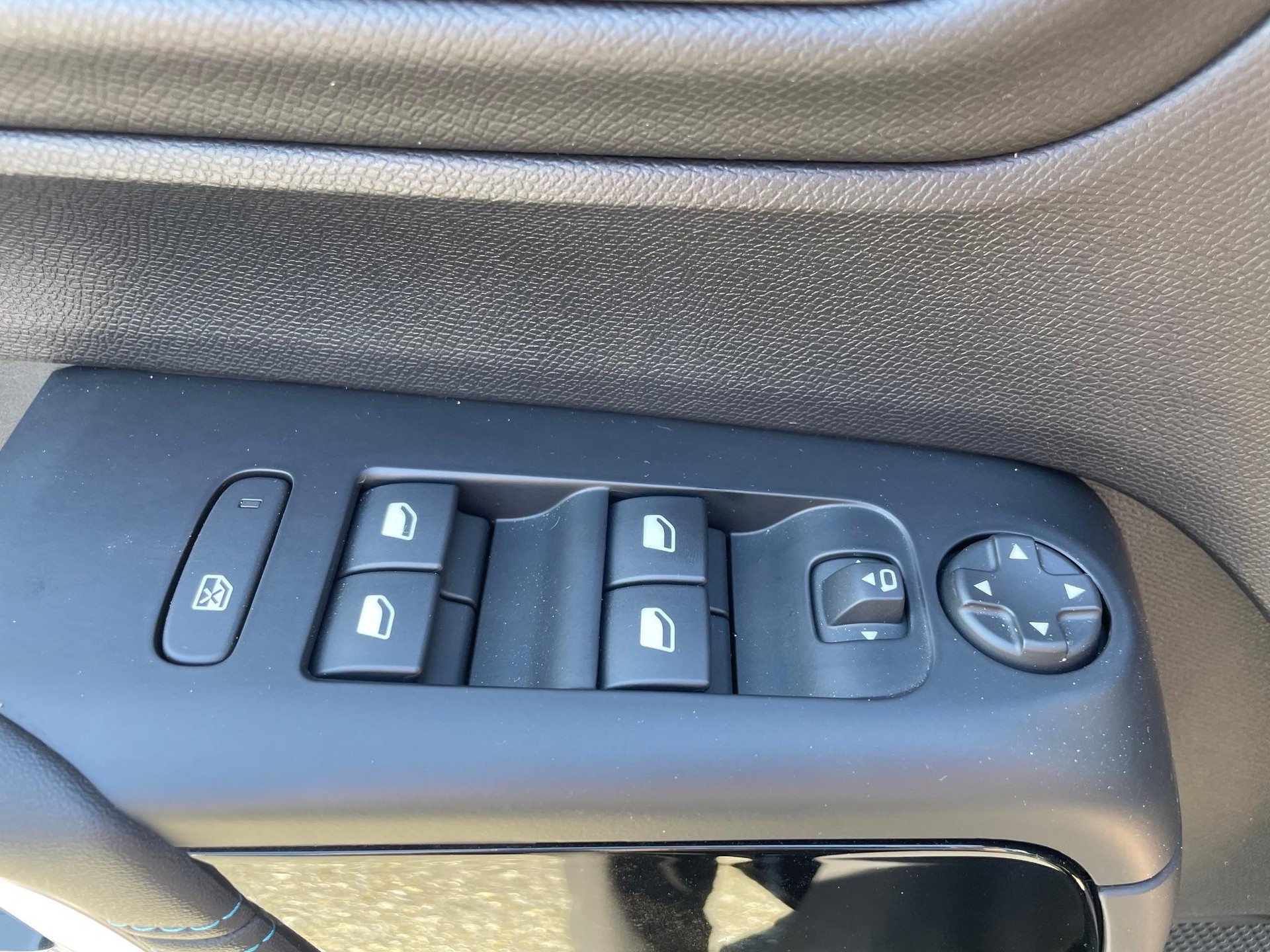 CITROEN C5 Aircross 1.6 Plug-in Hybrid Swiss Edition-image-8