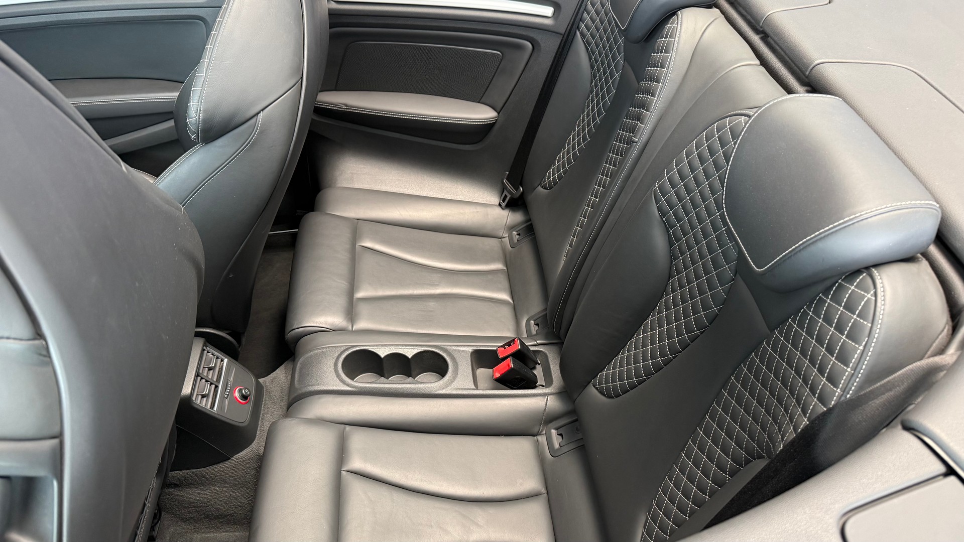 AUDI S3 Cabriolet 2.0 T FSI quattro S-Tronic-image-8