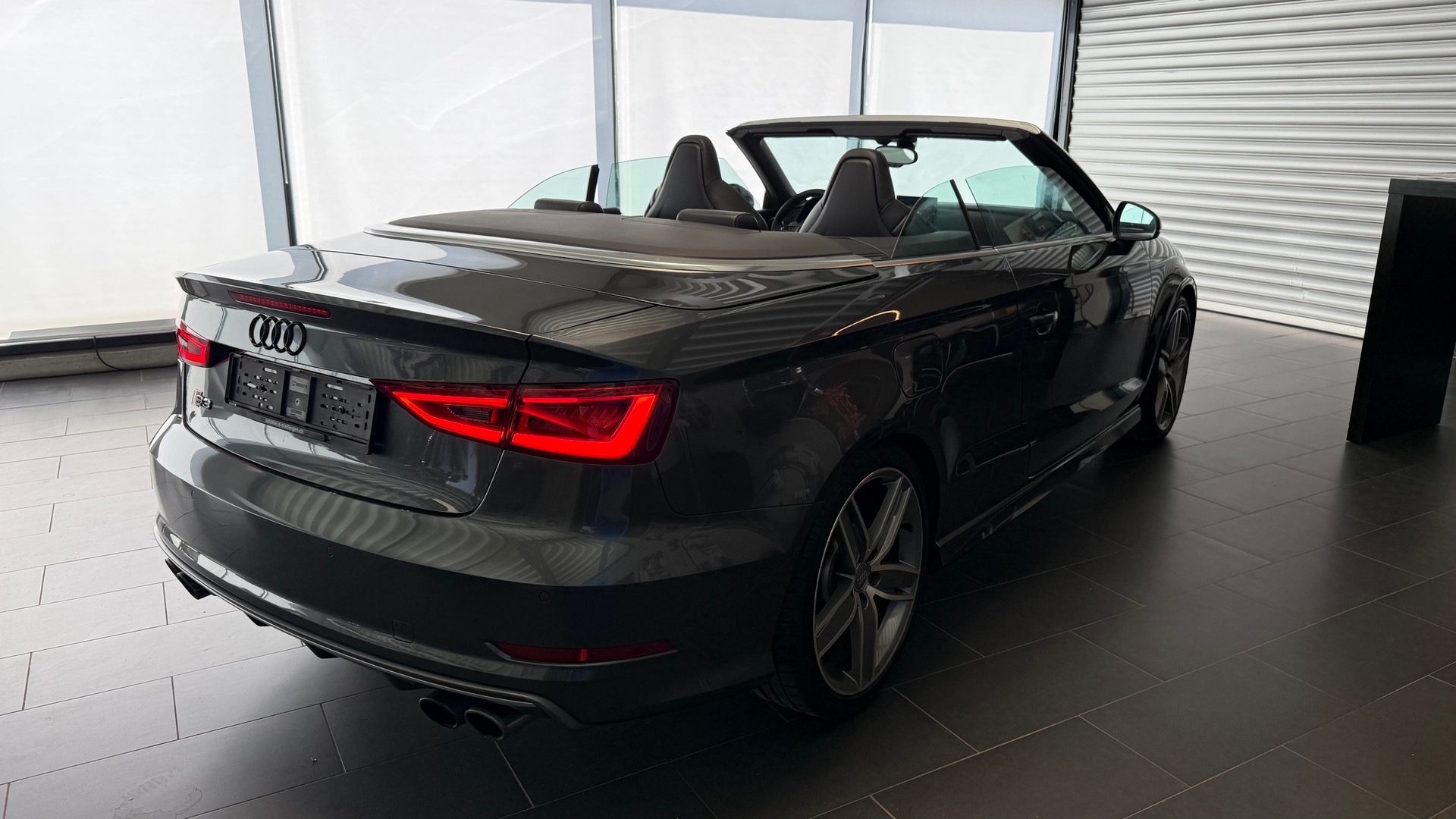 AUDI S3 Cabriolet 2.0 T FSI quattro S-Tronic-image-19
