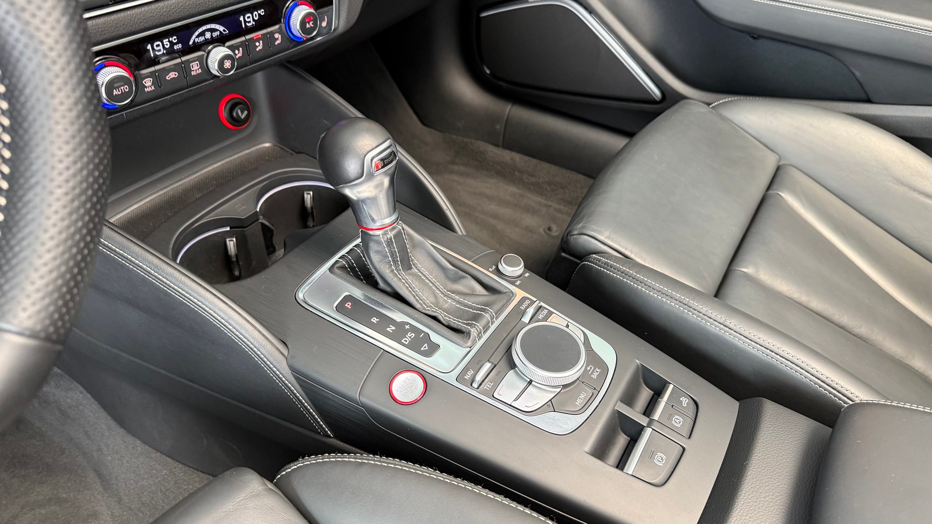 AUDI S3 Cabriolet 2.0 T FSI quattro S-Tronic-image-13