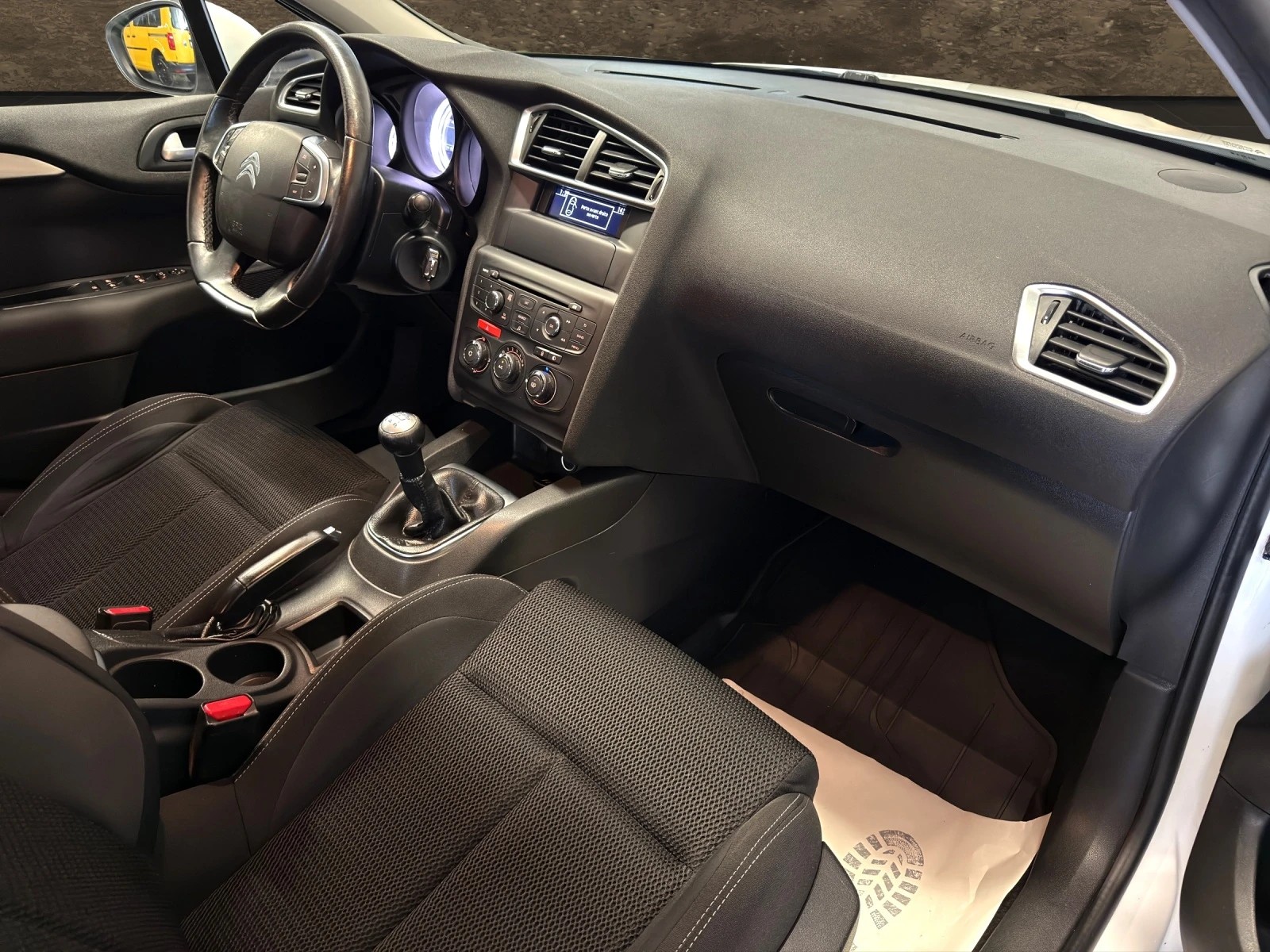 CITROEN C4 1.2 Pure Tech Live Edition-image-10