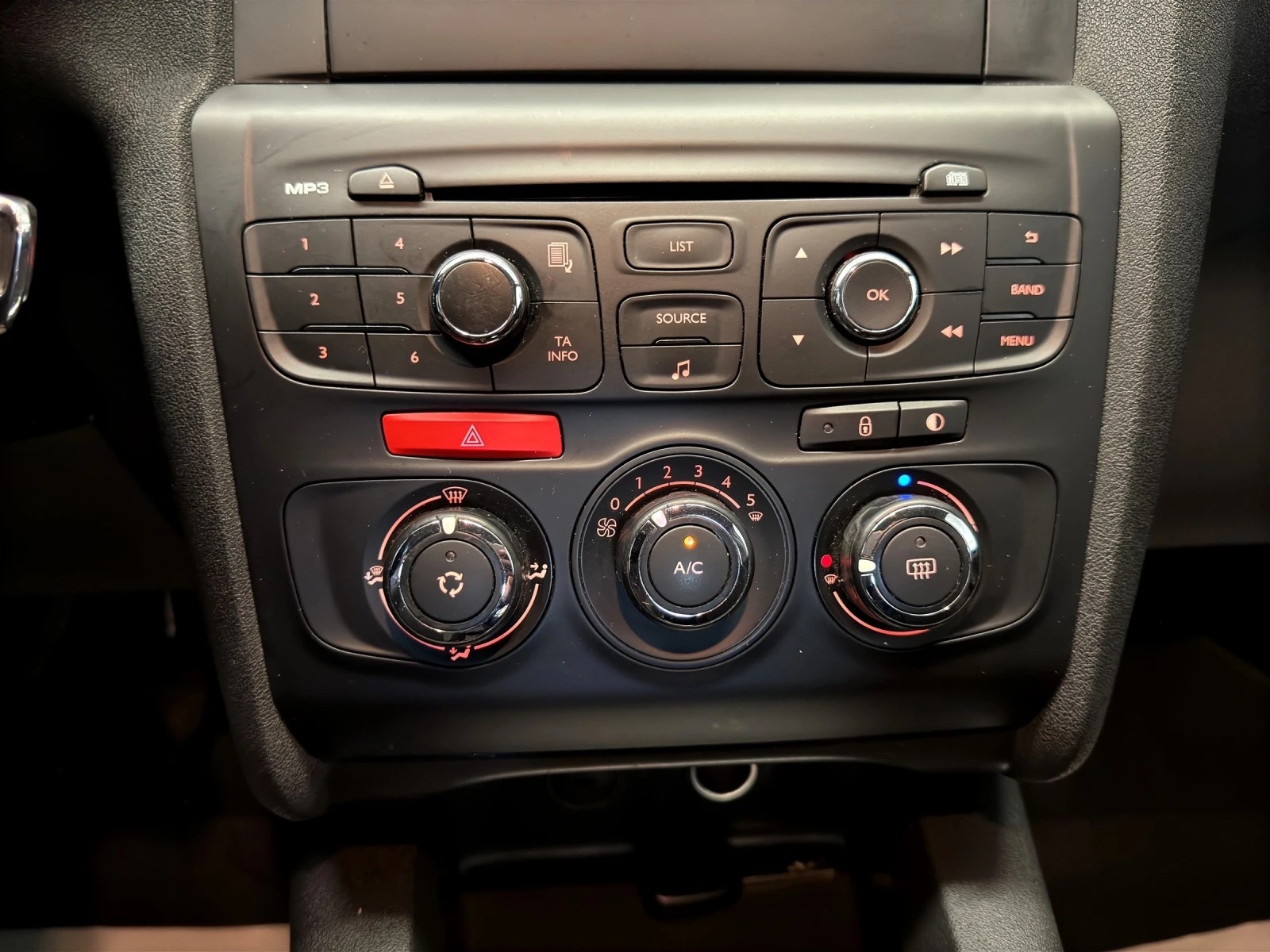 CITROEN C4 1.2 Pure Tech Live Edition-image-9