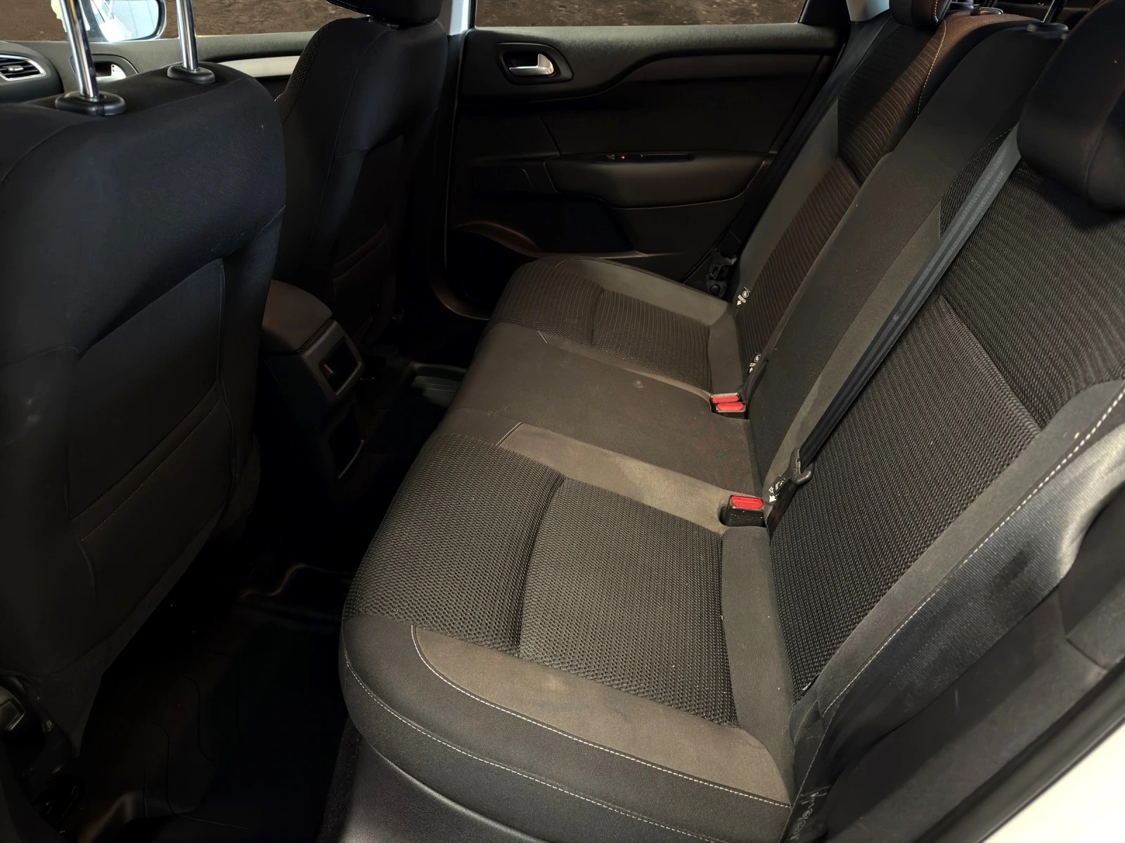 CITROEN C4 1.2 Pure Tech Live Edition-image-11