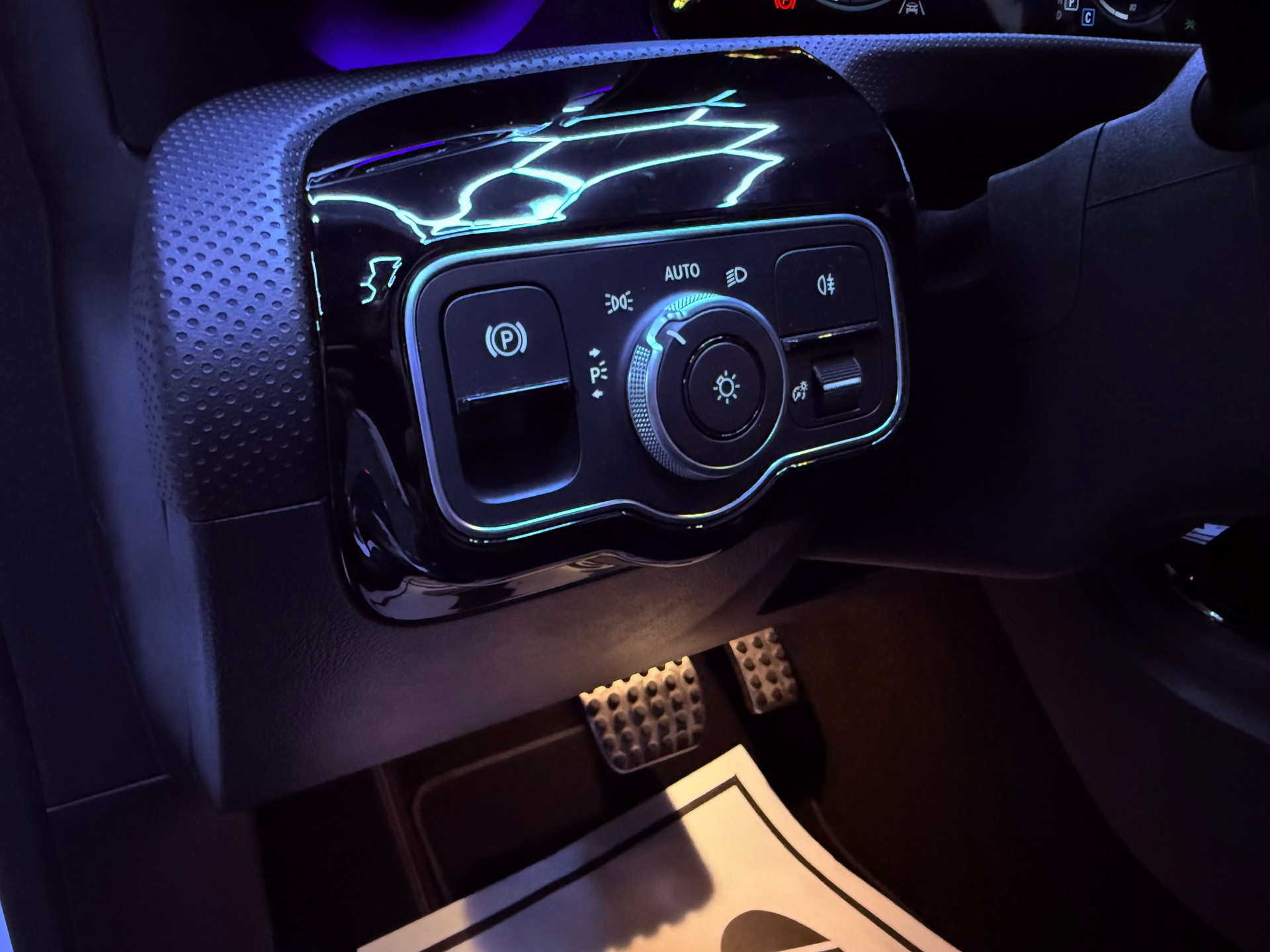 MERCEDES-BENZ CLA 180 AMG Line 7G-DCT-image-19