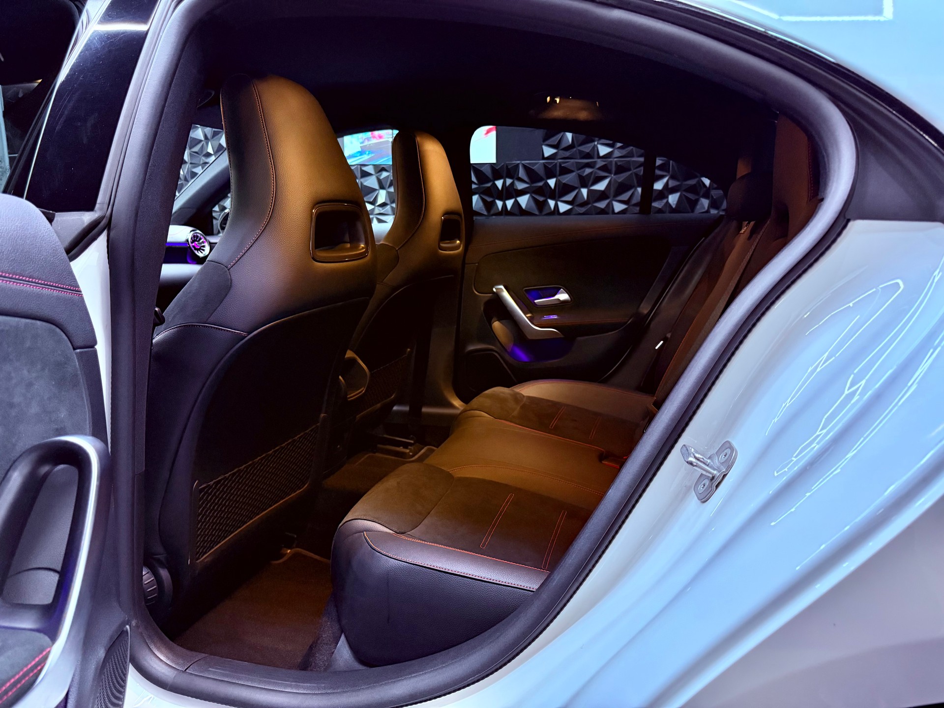MERCEDES-BENZ CLA 180 AMG Line 7G-DCT-image-21