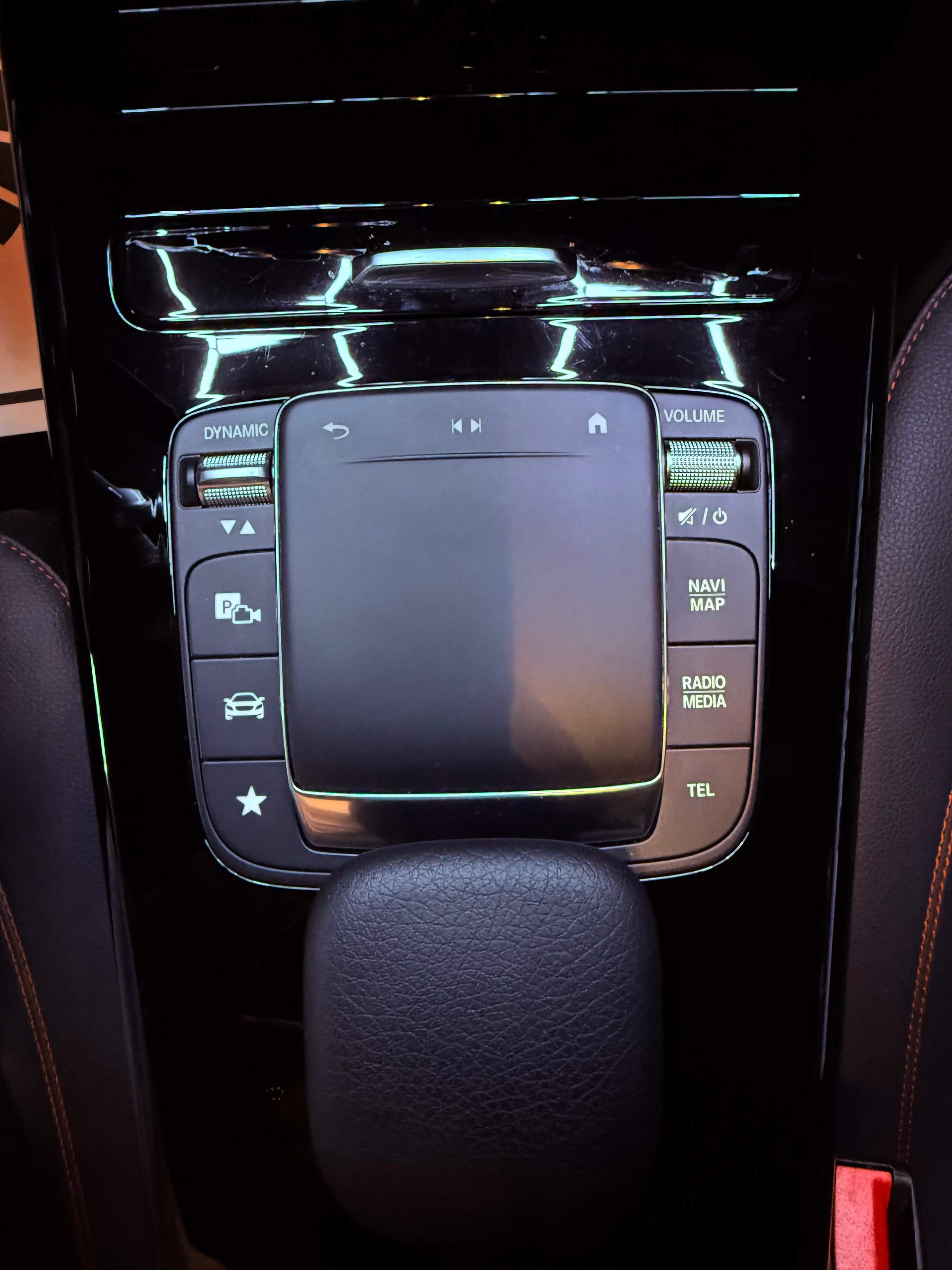 MERCEDES-BENZ CLA 180 AMG Line 7G-DCT-image-18