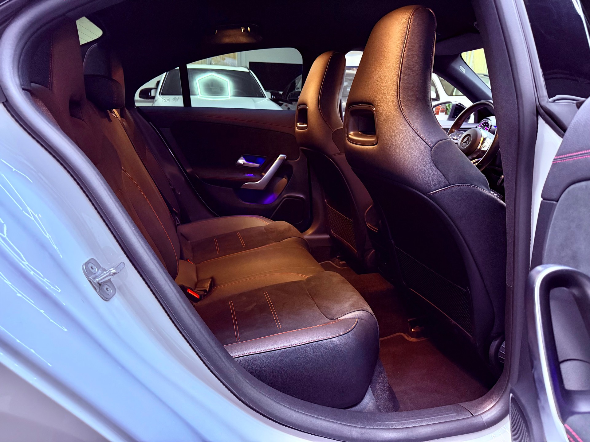 MERCEDES-BENZ CLA 180 AMG Line 7G-DCT-image-25
