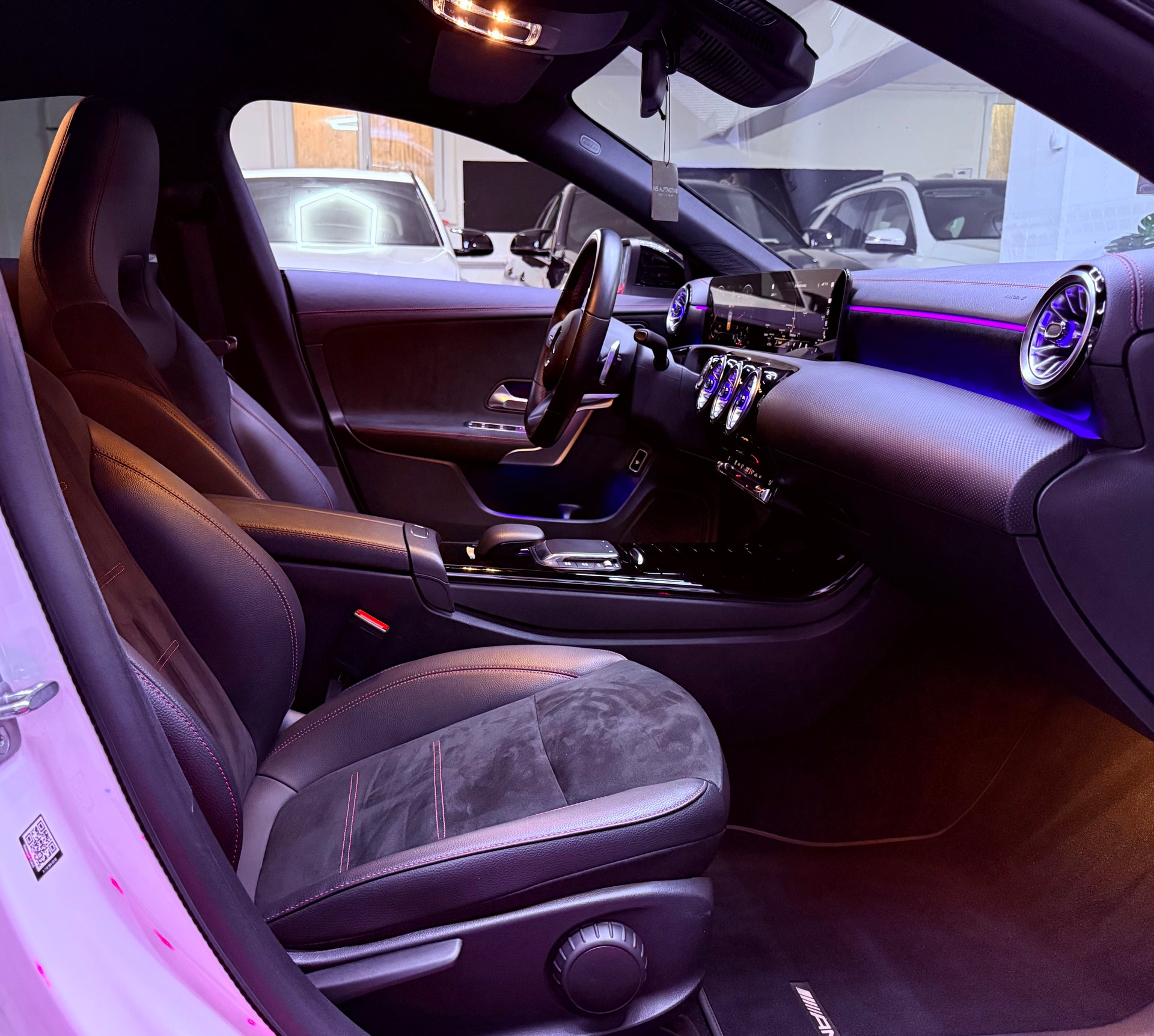 MERCEDES-BENZ CLA 180 AMG Line 7G-DCT-image-22