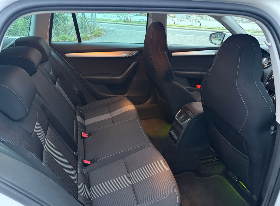 SKODA Octavia Combi 1.6 TDI Soleil DSG-image-8