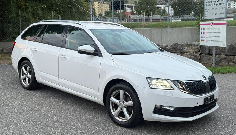 SKODA Octavia Combi 1.6 TDI Soleil DSG-image-3
