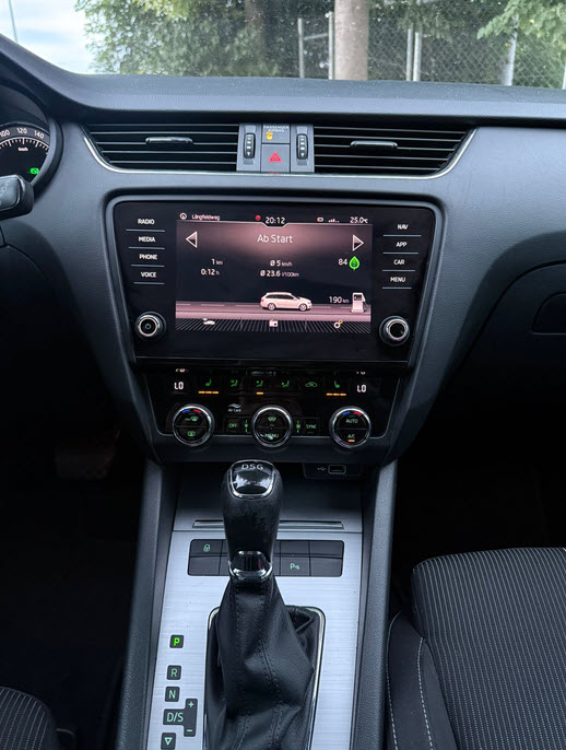 SKODA Octavia Combi 1.6 TDI Soleil DSG-image-10