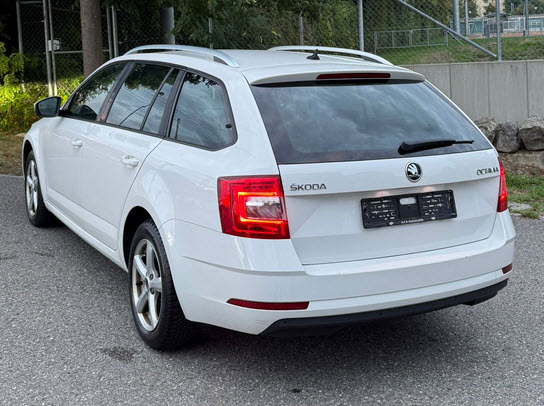 SKODA Octavia Combi 1.6 TDI Soleil DSG-image-4