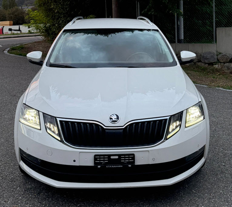 SKODA Octavia Combi 1.6 TDI Soleil DSG-image-1