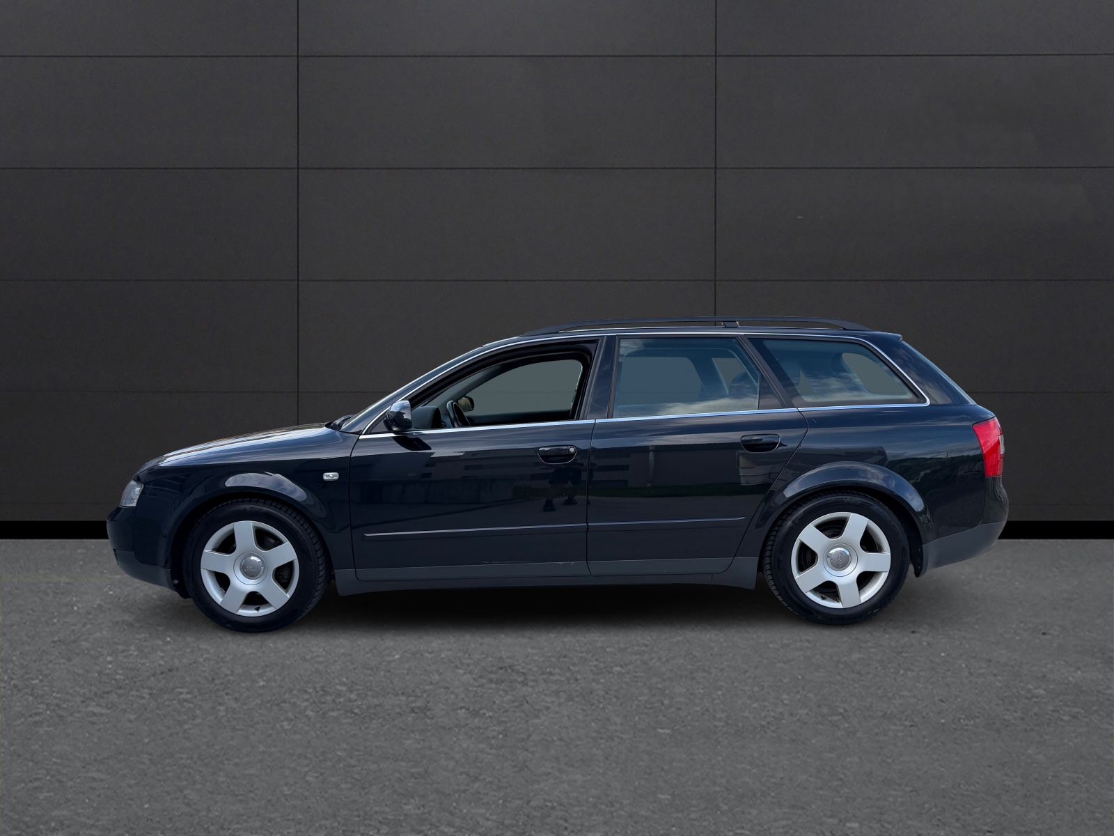 AUDI A4 Avant 1.8 T-image-1