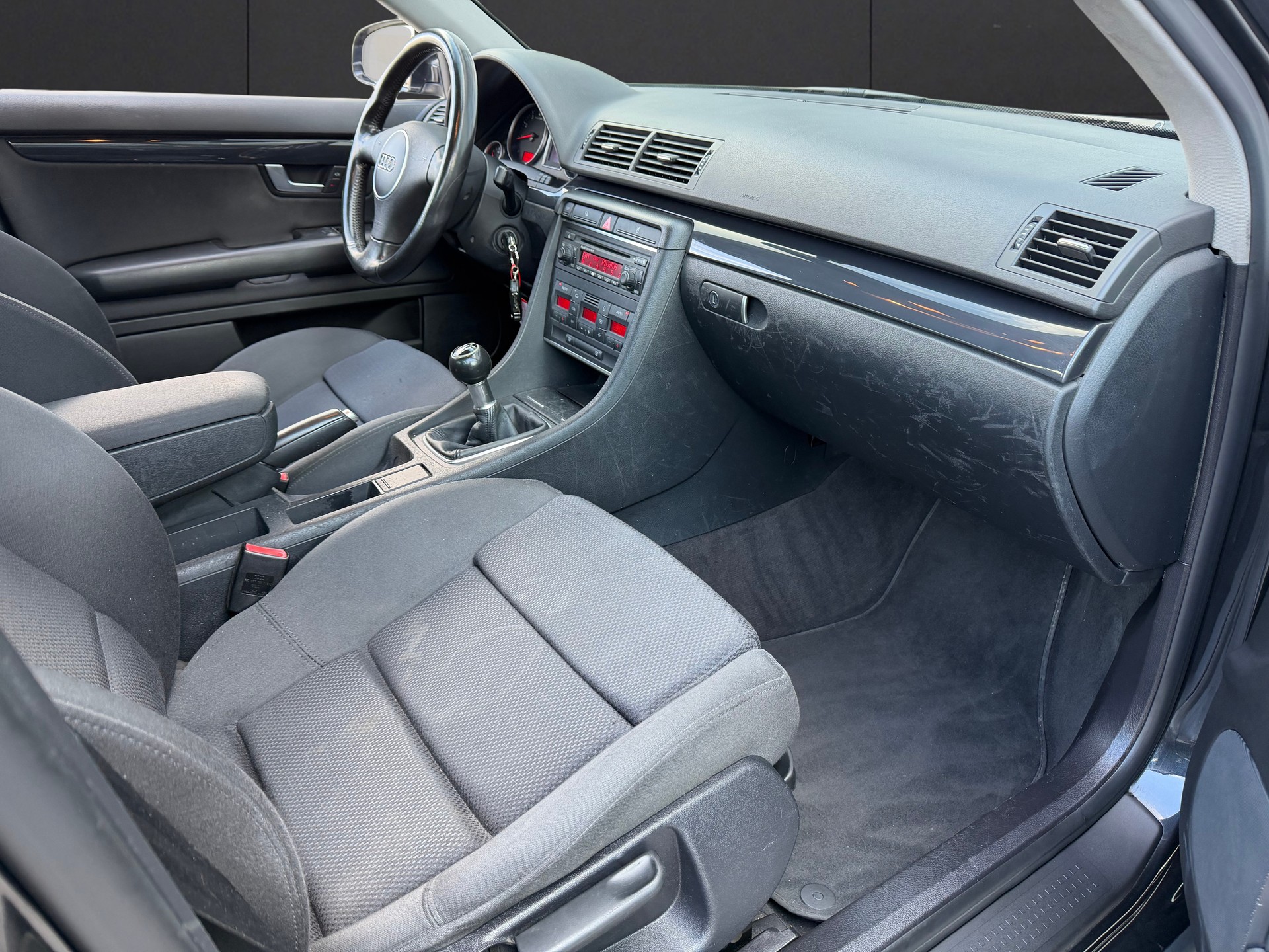 AUDI A4 Avant 1.8 T-image-13