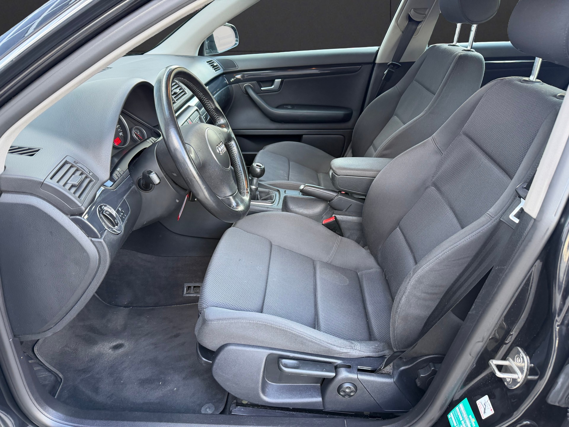 AUDI A4 Avant 1.8 T-image-9