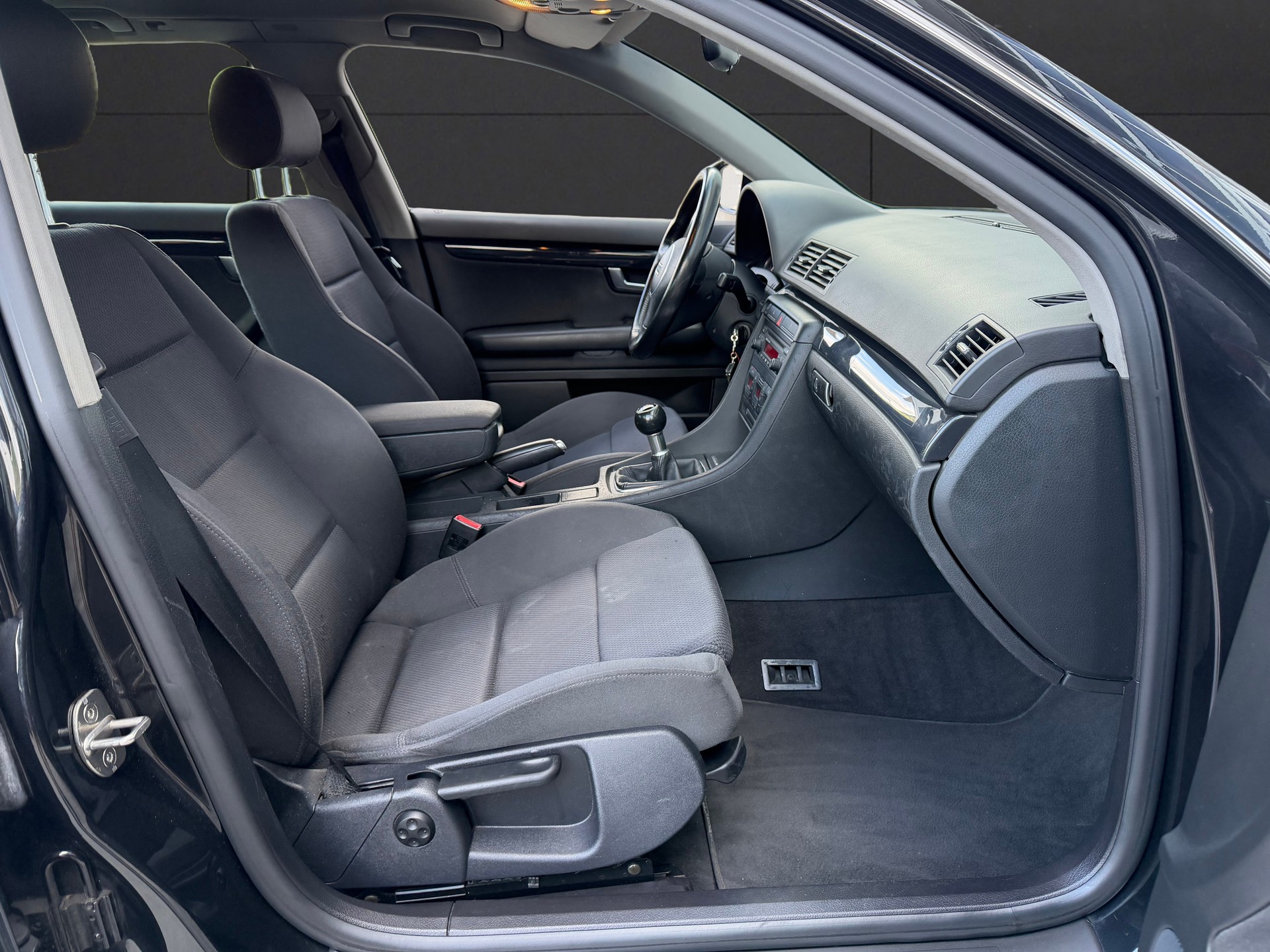AUDI A4 Avant 1.8 T-image-14