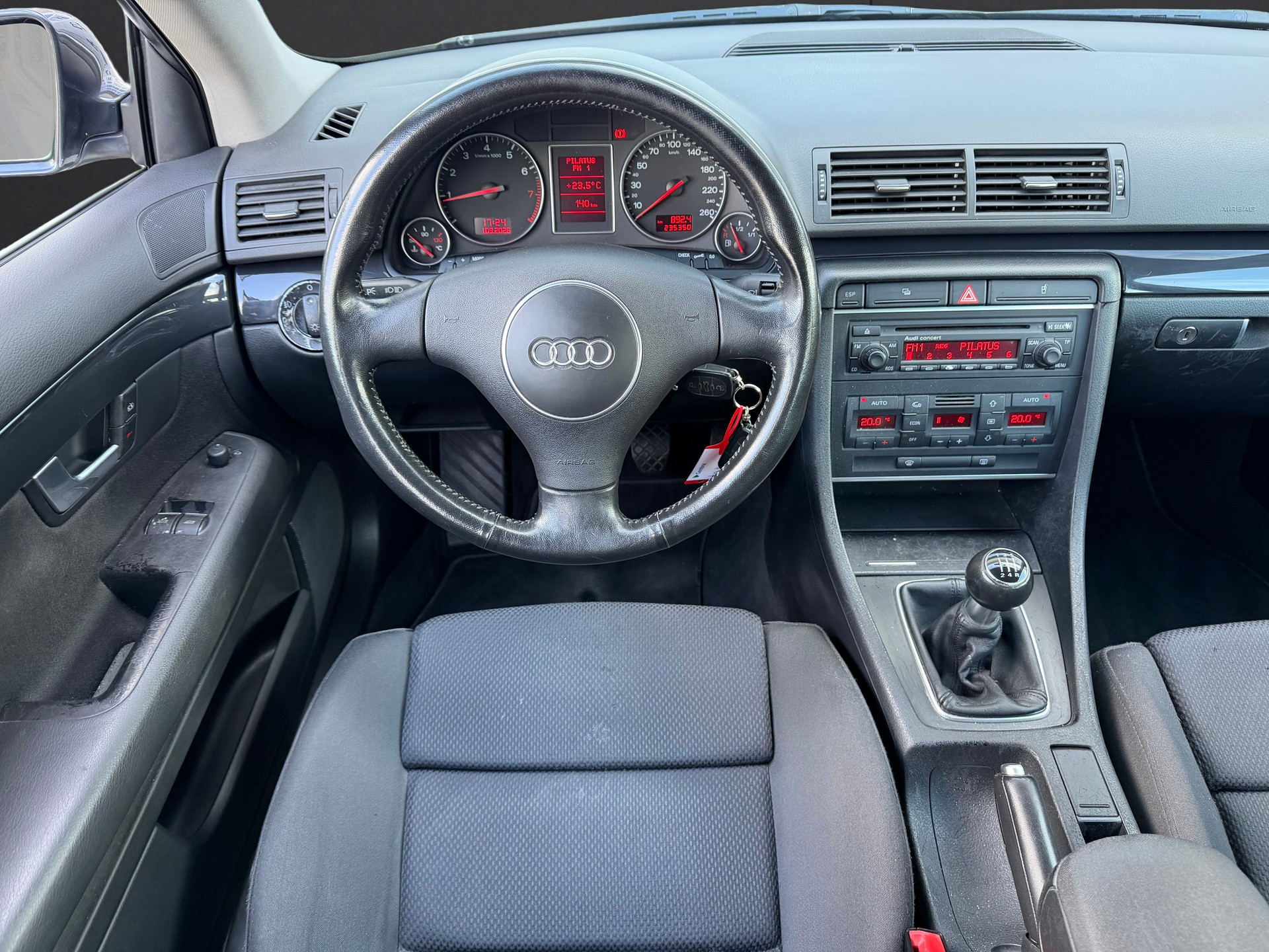 AUDI A4 Avant 1.8 T-image-10