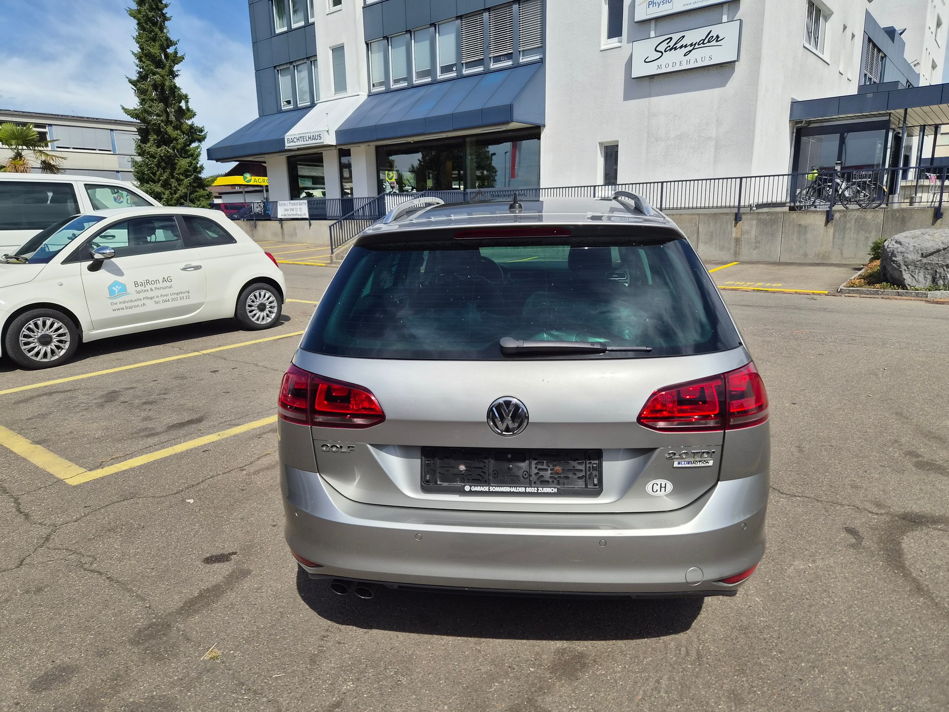 VW Golf Variant 2.0 TDI Highline DSG-image-3