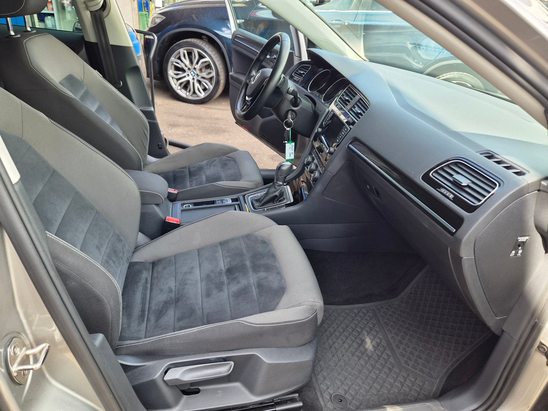 VW Golf Variant 2.0 TDI Highline DSG-image-7