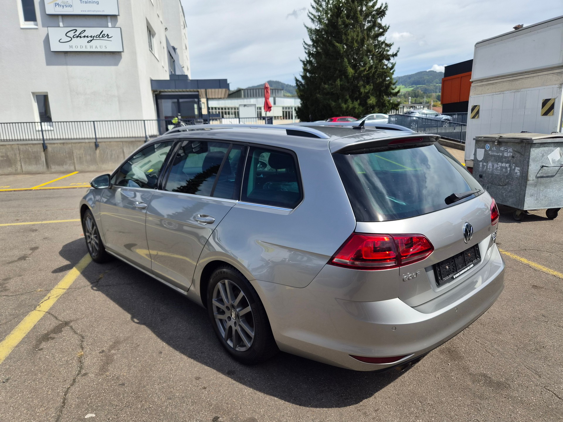 VW Golf Variant 2.0 TDI Highline DSG-image-4