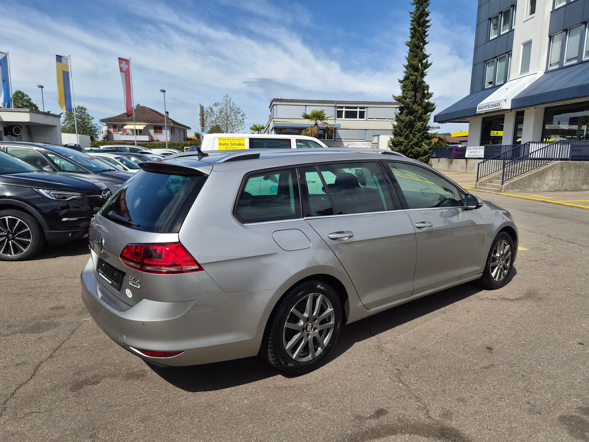 VW Golf Variant 2.0 TDI Highline DSG-image-2