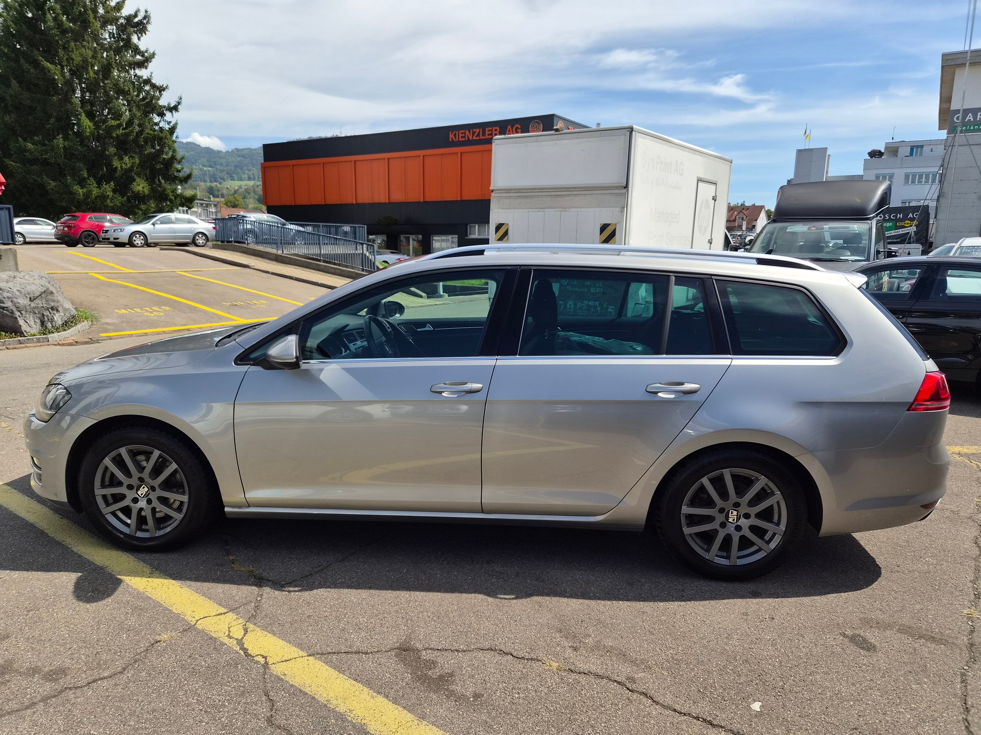 VW Golf Variant 2.0 TDI Highline DSG-image-5